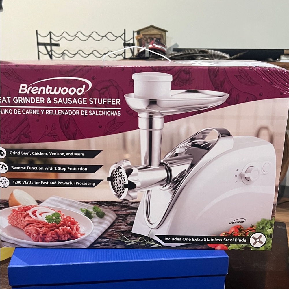 Brentwood White Meat Grinder & Sausage Stuffer